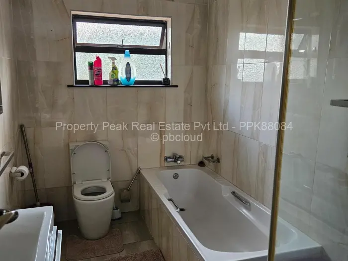 4 Bedroom House to Rent in Madokero Estates, Harare