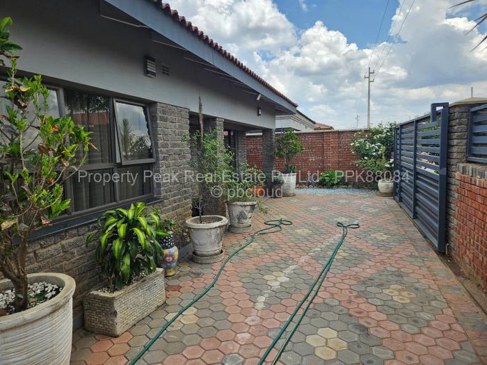 4 Bedroom House to Rent in Madokero Estates, Harare