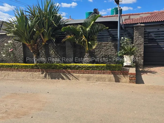 4 Bedroom House to Rent in Madokero Estates, Harare