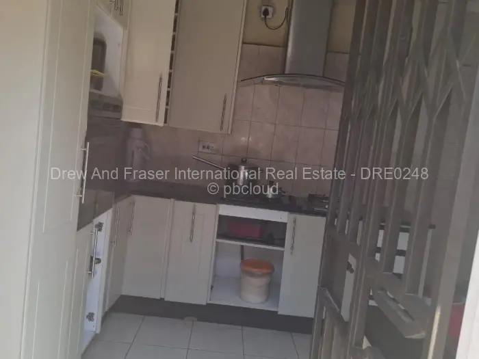 6 Bedroom House for Sale in Mainway Meadows, Harare