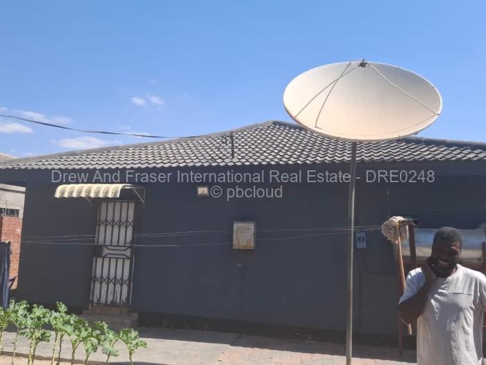 6 Bedroom House for Sale in Mainway Meadows, Harare