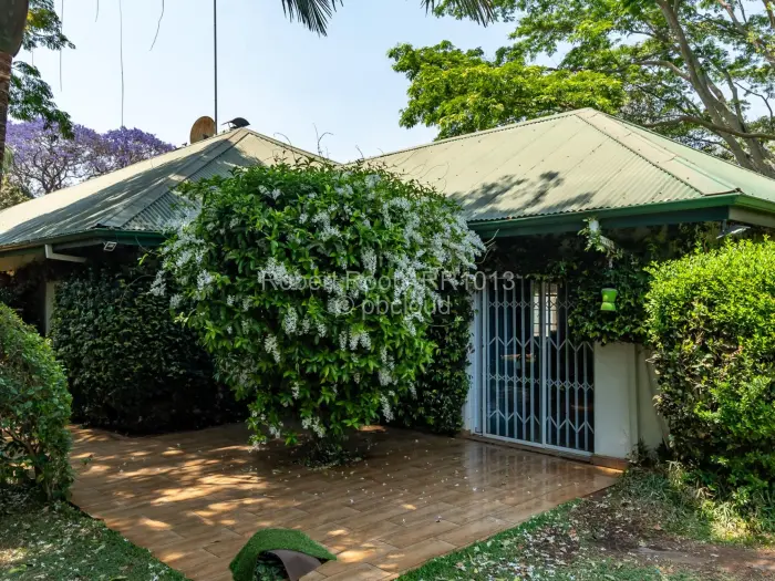 6 Bedroom House for Sale in Chisipite, Harare