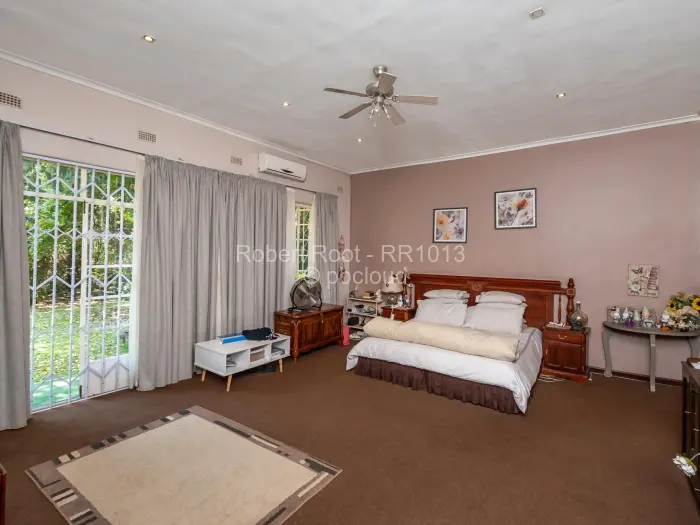 6 Bedroom House for Sale in Chisipite, Harare