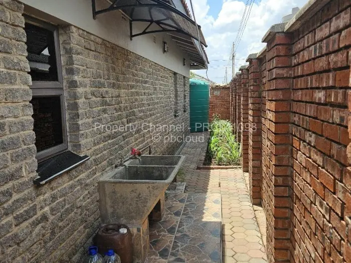 4 Bedroom House to Rent in Madokero Estates, Harare