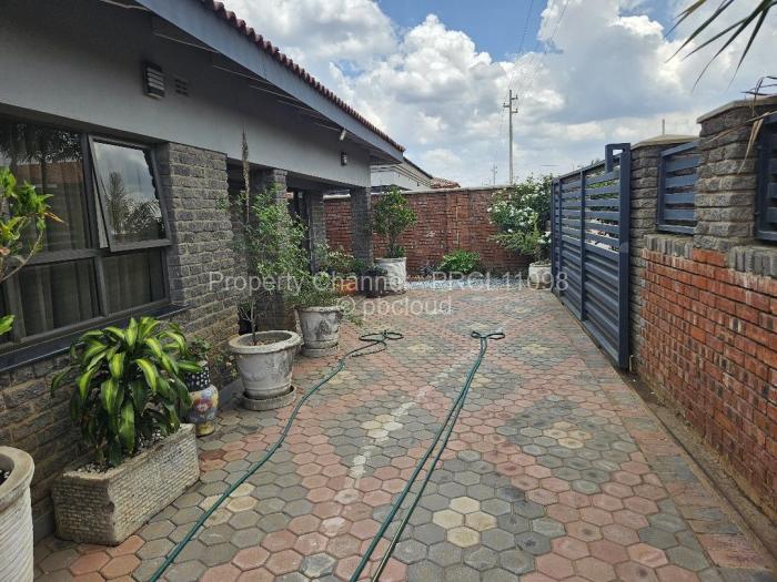 4 Bedroom House to Rent in Madokero Estates, Harare