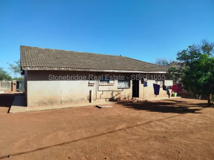 4 Bedroom House for Sale in Mahatshula, Bulawayo