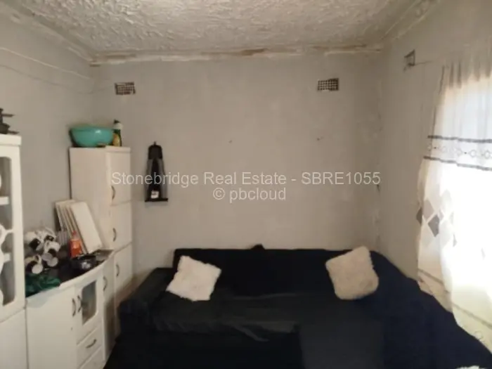 4 Bedroom House for Sale in Mahatshula, Bulawayo