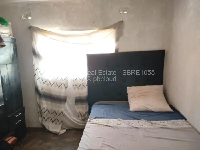 4 Bedroom House for Sale in Mahatshula, Bulawayo