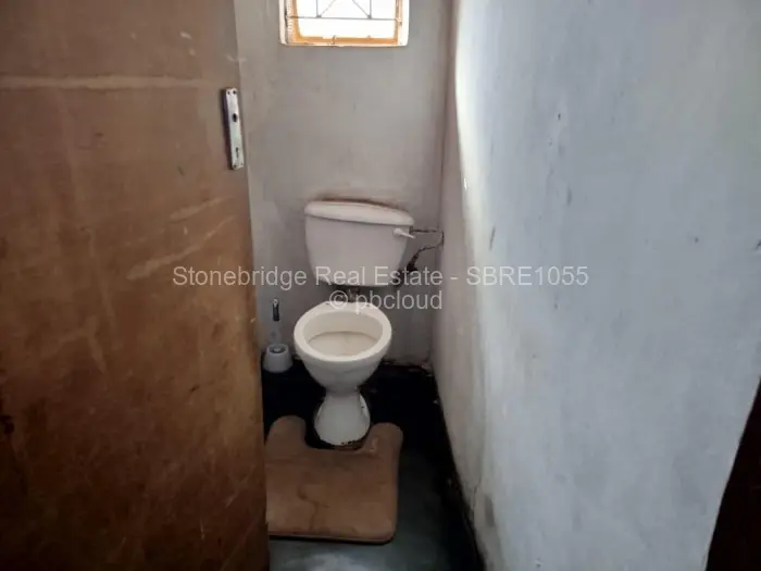 4 Bedroom House for Sale in Mahatshula, Bulawayo