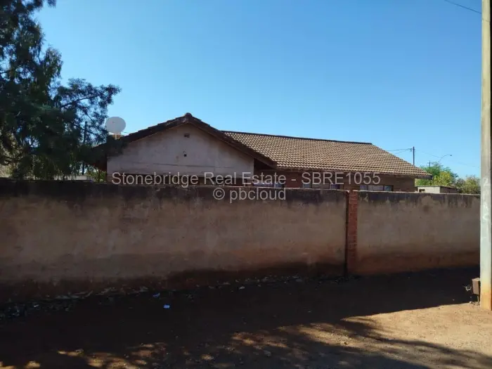 4 Bedroom House for Sale in Mahatshula, Bulawayo
