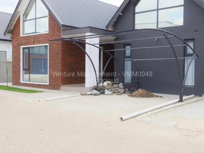 Townhouse/Complex/Cluster to Rent in Borrowdale West