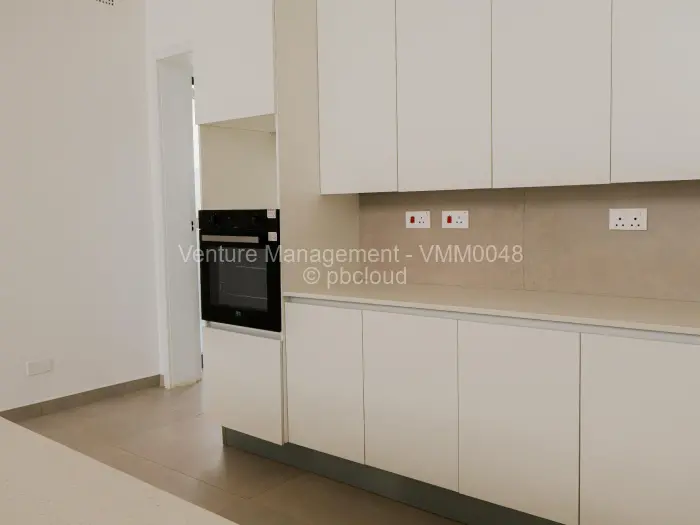 Townhouse/Complex/Cluster to Rent in Borrowdale West