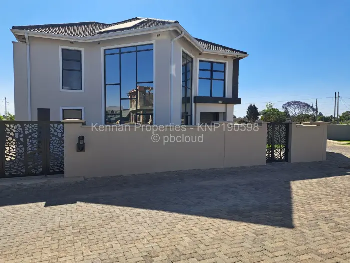 Townhouse/Complex/Cluster to Rent in Borrowdale