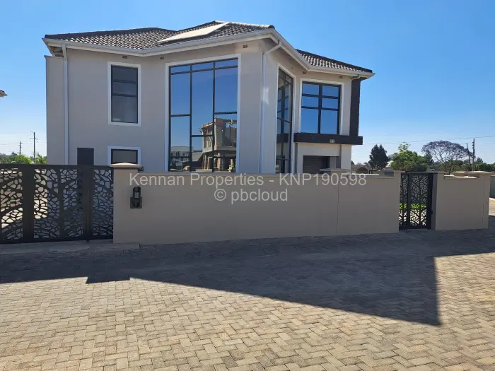 Townhouse/Complex/Cluster to Rent in Borrowdale