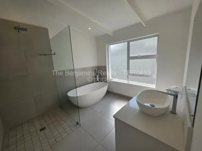 Townhouse/Complex/Cluster to Rent in Newlands