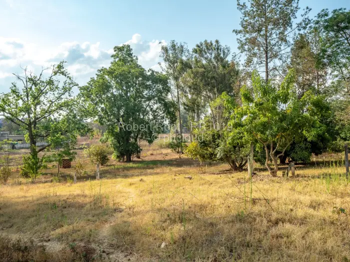 5 Bedroom House for Sale in Chisipite, Harare