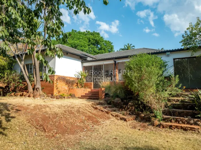 5 Bedroom House for Sale in Chisipite, Harare