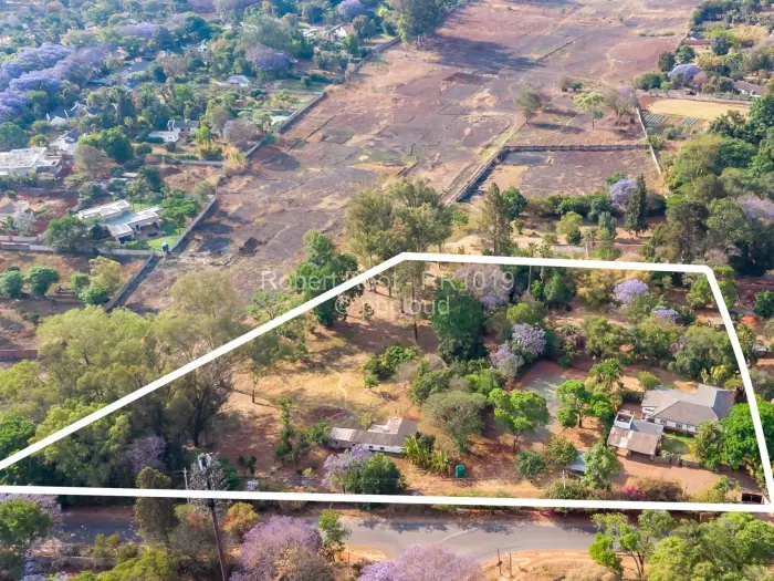 5 Bedroom House for Sale in Chisipite, Harare