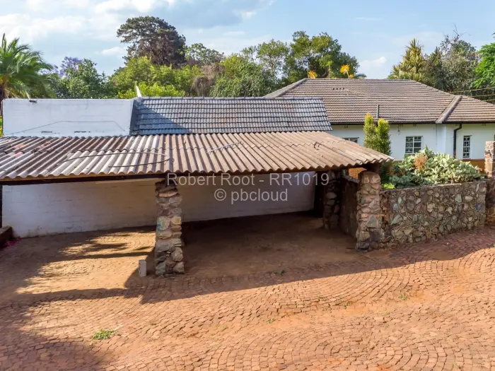 5 Bedroom House for Sale in Chisipite, Harare