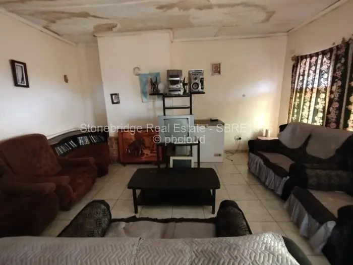 3 Bedroom House for Sale in Mahatshula, Bulawayo