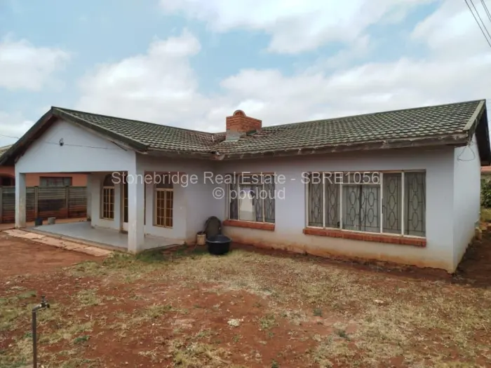 3 Bedroom House for Sale in Mahatshula, Bulawayo