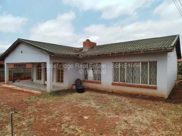 3 Bedroom House for Sale in Mahatshula, Bulawayo
