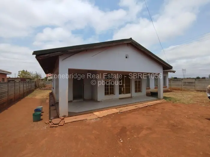 3 Bedroom House for Sale in Mahatshula, Bulawayo