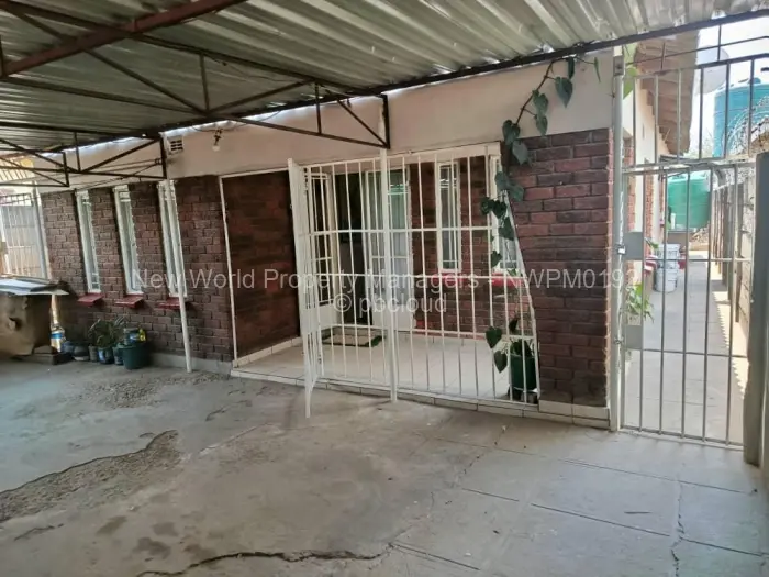 4 Bedroom House for Sale in Zengeza, Chitungwiza