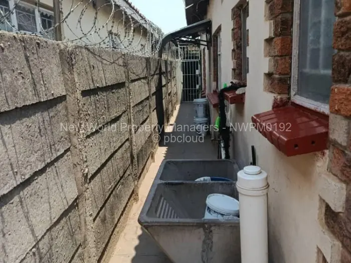 4 Bedroom House for Sale in Zengeza, Chitungwiza