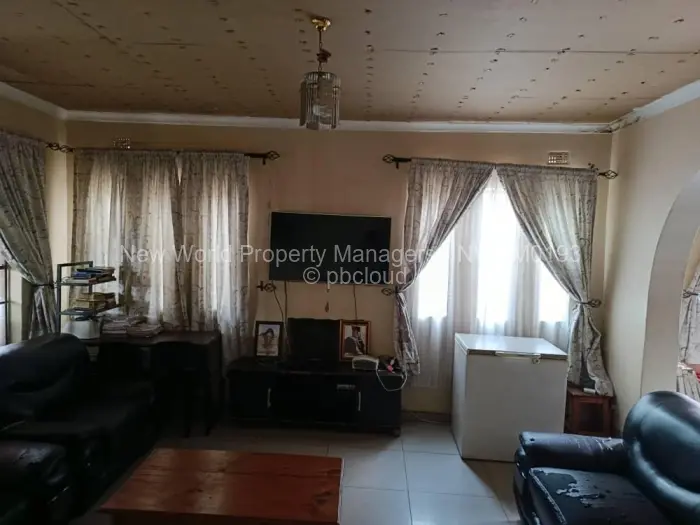 5 Bedroom House for Sale in Zengeza, Chitungwiza