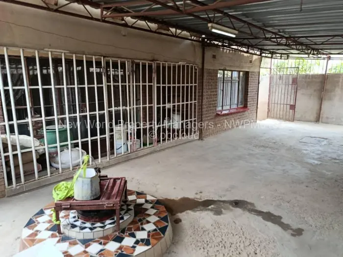 5 Bedroom House for Sale in Zengeza, Chitungwiza