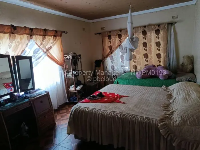 5 Bedroom House for Sale in Zengeza, Chitungwiza