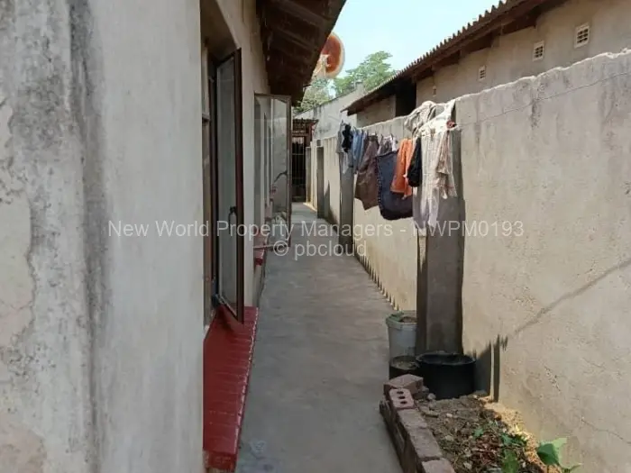 5 Bedroom House for Sale in Zengeza, Chitungwiza