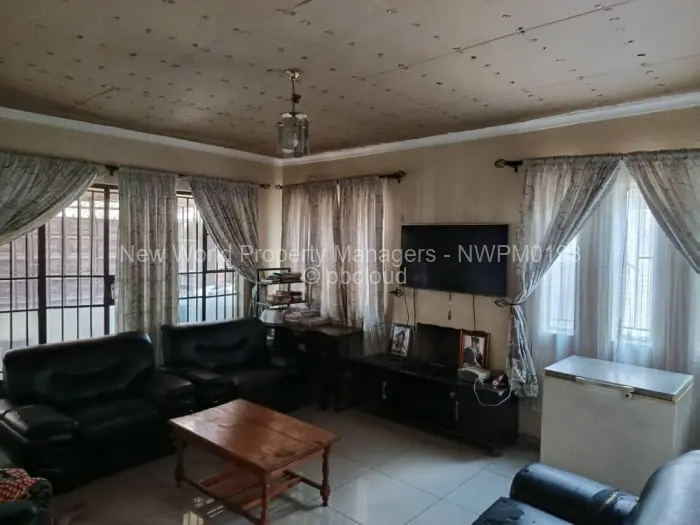 5 Bedroom House for Sale in Zengeza, Chitungwiza