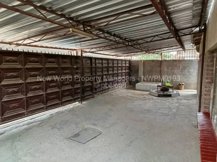 5 Bedroom House for Sale in Zengeza, Chitungwiza