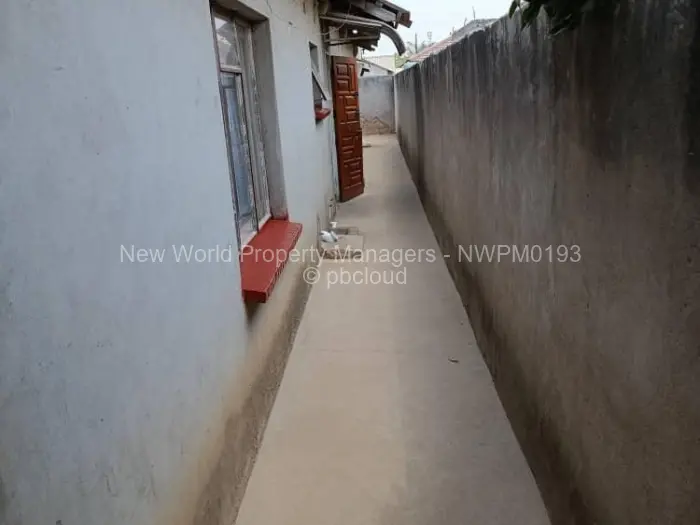 5 Bedroom House for Sale in Zengeza, Chitungwiza