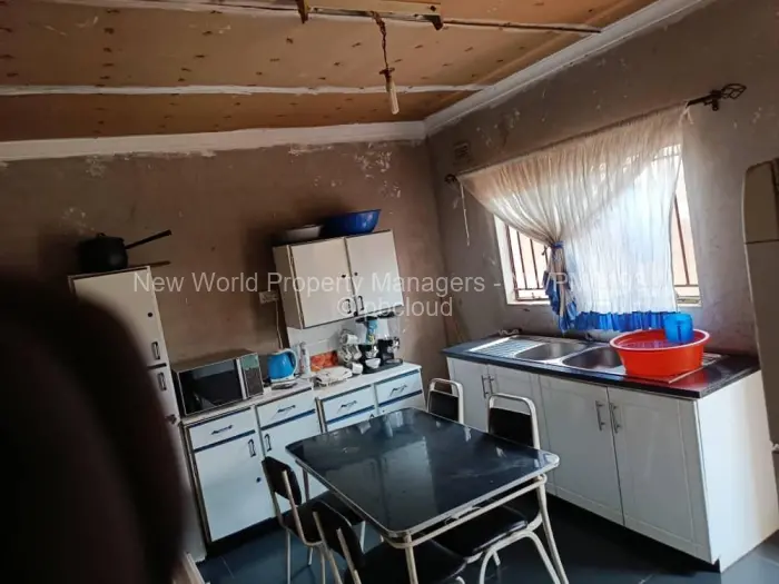 5 Bedroom House for Sale in Zengeza, Chitungwiza
