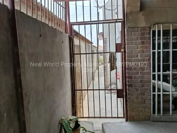 5 Bedroom House for Sale in Zengeza, Chitungwiza