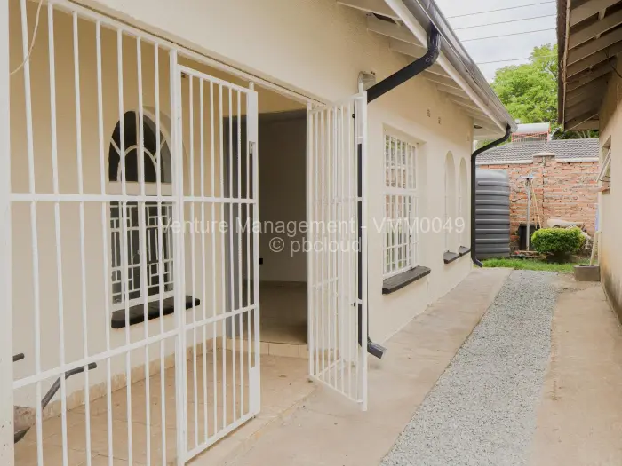 3 Bedroom Cottage/Garden Flat to Rent in Kensington