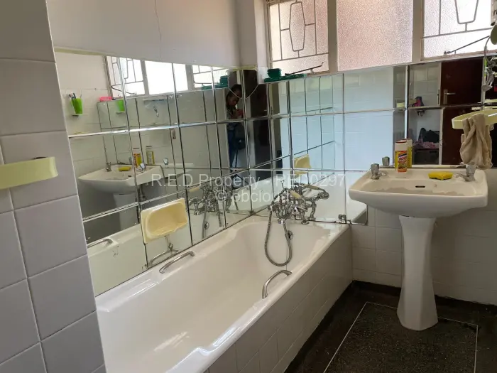 5 Bedroom House for Sale in Burnside, Bulawayo