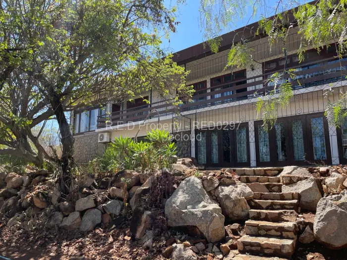 5 Bedroom House for Sale in Burnside, Bulawayo