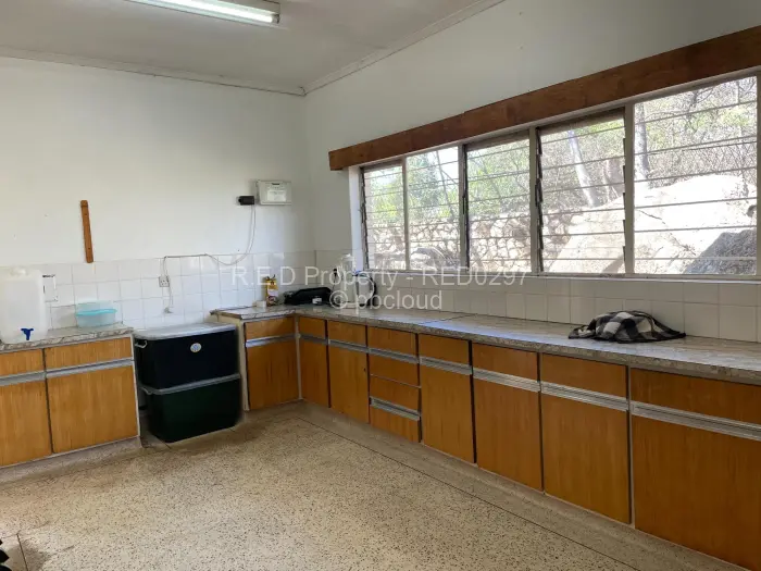 5 Bedroom House for Sale in Burnside, Bulawayo