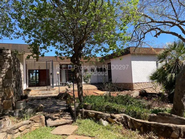 5 Bedroom House for Sale in Burnside, Bulawayo