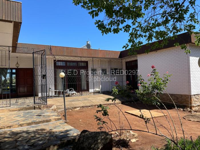 5 Bedroom House for Sale in Burnside, Bulawayo