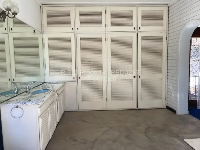 5 Bedroom House for Sale in Burnside, Bulawayo