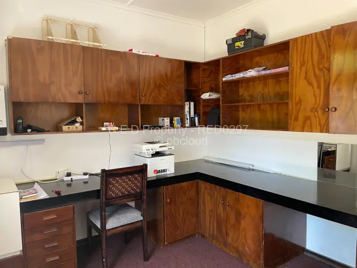 5 Bedroom House for Sale in Burnside, Bulawayo