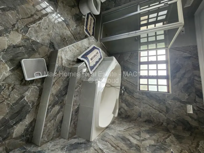 6 Bedroom House for Sale in Philadelphia, Harare