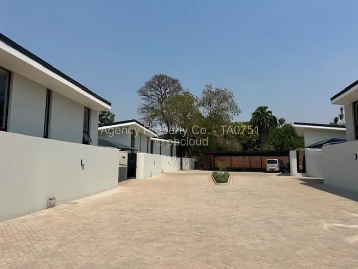 Townhouse/Complex/Cluster to Rent in Newlands