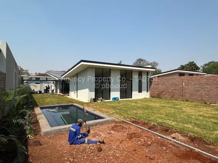 Townhouse/Complex/Cluster to Rent in Newlands