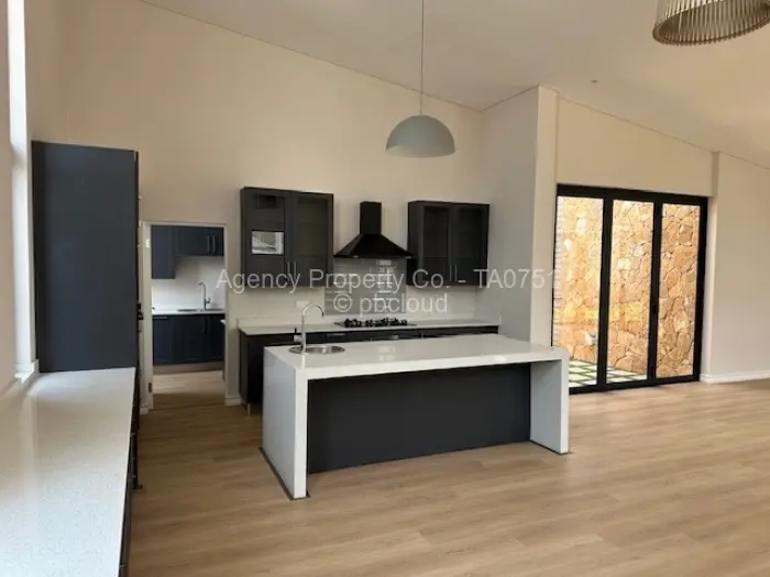 Townhouse/Complex/Cluster to Rent in Newlands